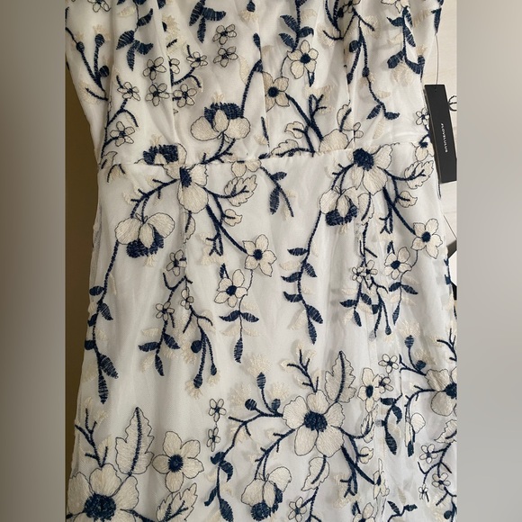 NWT Starleena White and Blue Floral Embroidered Bodycon Midi Dress - Picture 4 of 6